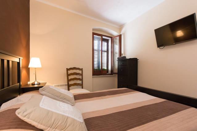 Hostel Kvarner- Private Rooms & Dorms ริเยกา ภายนอก รูปภาพ